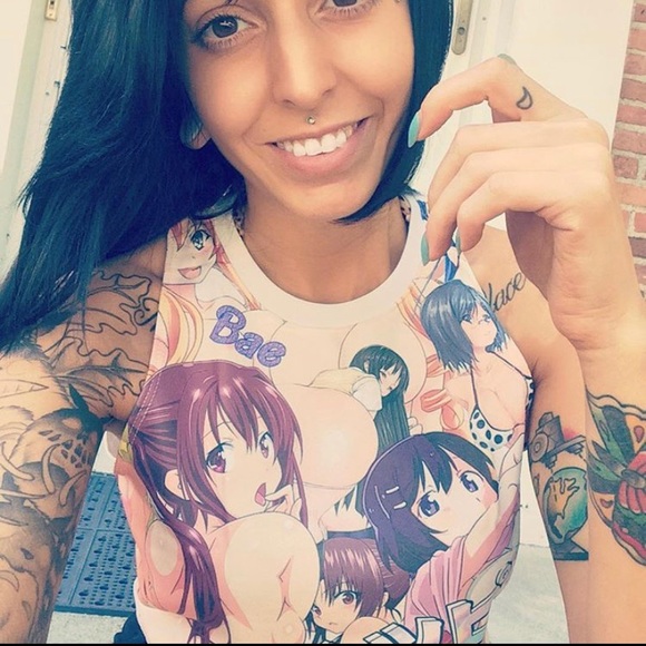 Hentai crop top - Picture 1 of 3